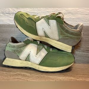 KIDS New Balance 327 Olive Green Sneakers Size 2